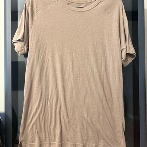 ALO Yoga Men's Short Sleeve Tan Tee